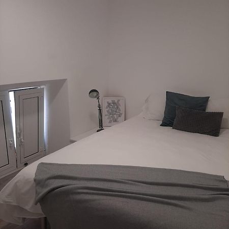 Tia Anica House I - Apartment With Terrace In Central Fuseta Beach Village Екстер'єр фото